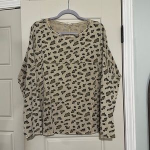 Easel size large leopard top